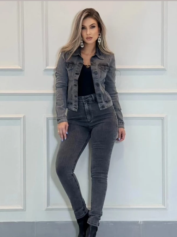 Jaqueta Jeans Feminina Preta Estonada Classic Fit