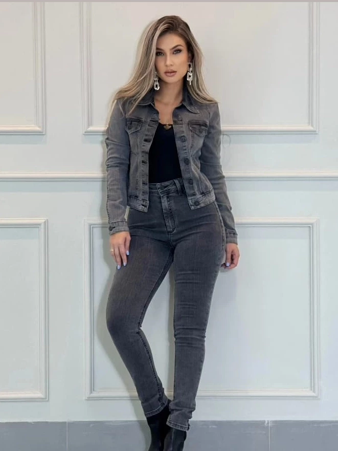 Jaqueta Jeans Feminina Preta Estonada Classic Fit